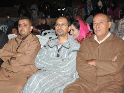 إصلاح مجموعة من الحفر ببعض الأزقة بالمدينة