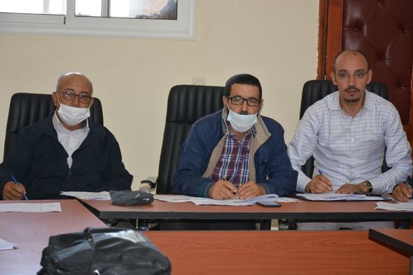 عقدت لجنة لجنة المرافق العمومية والخدمات برئاسة السيد الطيب نافع رئيس اللجنة