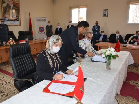 وزيرة التضامن والتنمية الاجتماعية والمساواة والأسرة، قامت بزيارة ميدانية لاقليم تيزنيت، لتفقد مجموعة من المشاريع التي تشرف عليها الوزارة بتعاون مع التعاون الوطني ووكالة التنمية الاجتماعية.